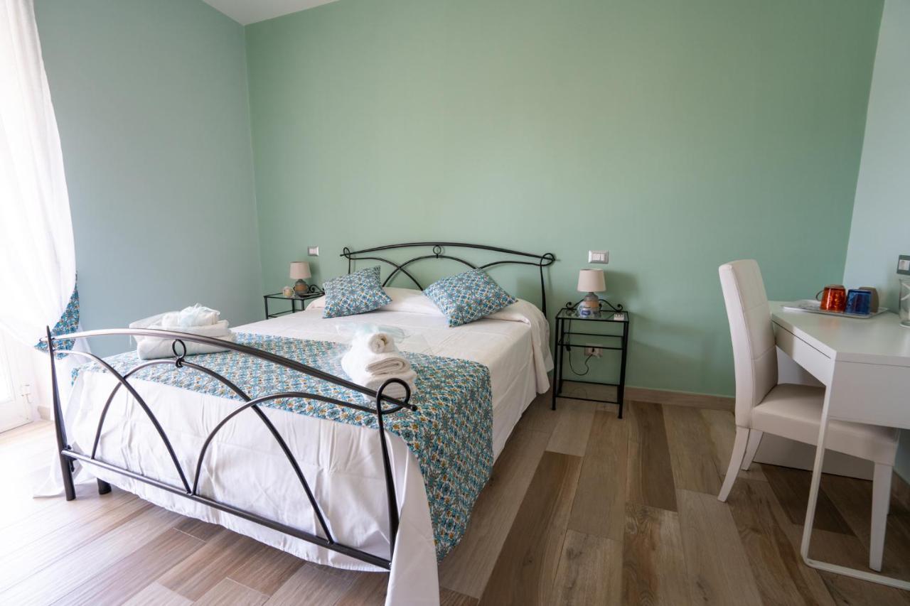 Bed and Breakfast ---5 Minutes From The Sea ---Panorama And A-C В'єтрі Екстер'єр фото